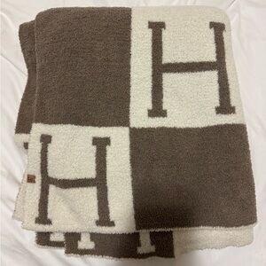 “H” blanket - Feels like barefoot dreams!